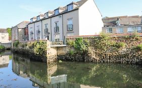 'Riverside' Summercourt